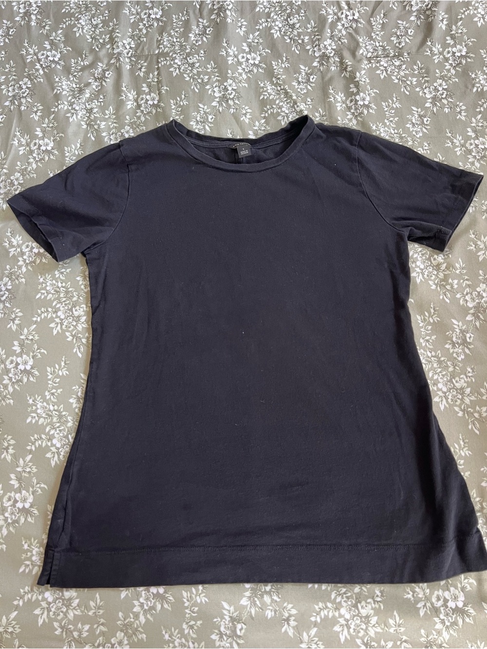Ann Taylor Black Short-Sleeve Crewneck Tee